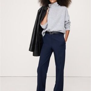 Banana Republic Women's Blue linen blend Trouser flared Pant size 2